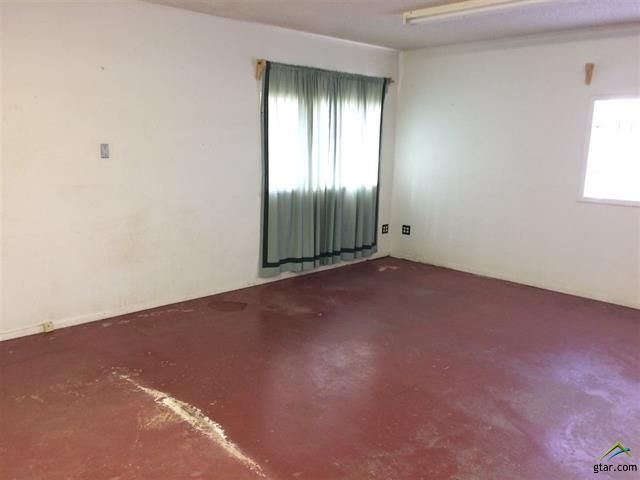 303 S Johnson St, Mineola, TX 75773